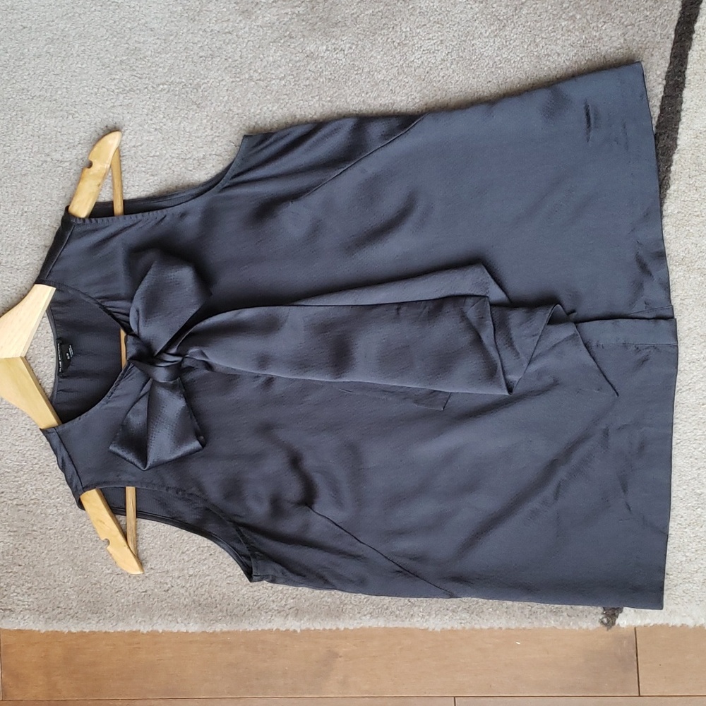 Club Monaco 100% silk blouse, size S